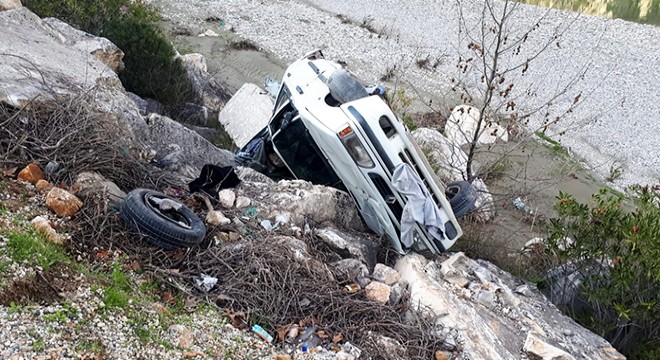 Takla atan otomobilin sürücüsü yaralandı