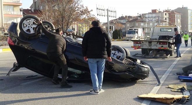Takla atan otomobilin sürücüsü yaralandı