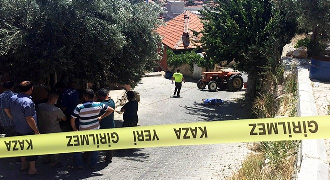 Takla atan traktörün altında kalan sürücü öldü