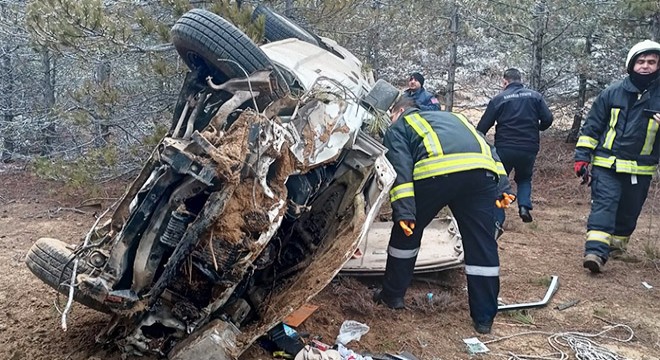 Takla atan kamyonette sıkışan sürücü yaralandı