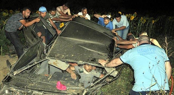 Takla atan otomobil tarlaya devrildi: 4 yaralı