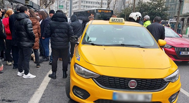 Taksi şoförü yolcusunu darp etti