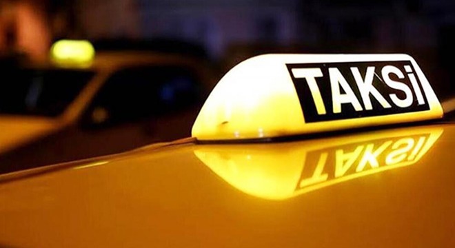 Taksici ile müşterisinin kavgası kamerada