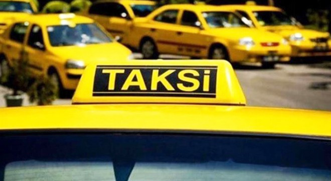 Taksici ile yolcuları arasındaki "kısa mesafe" tartışması