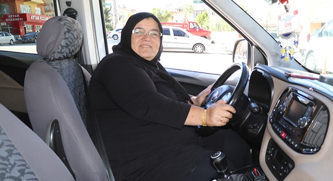 Taksici Sebahat in önceliği direksiyonu kadın şoföre devretmek