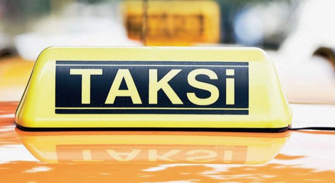 Taksiciden kadın müşterisine dayak