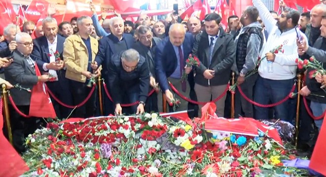 Taksiciler, Taksim'de terörü protesto etti