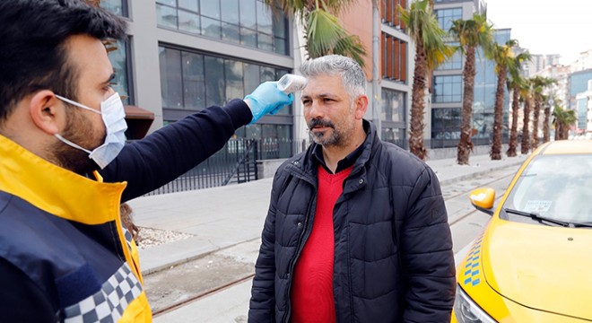 Taksicilerin ateşi ölçüldü, taksiler dezenfekte edildi