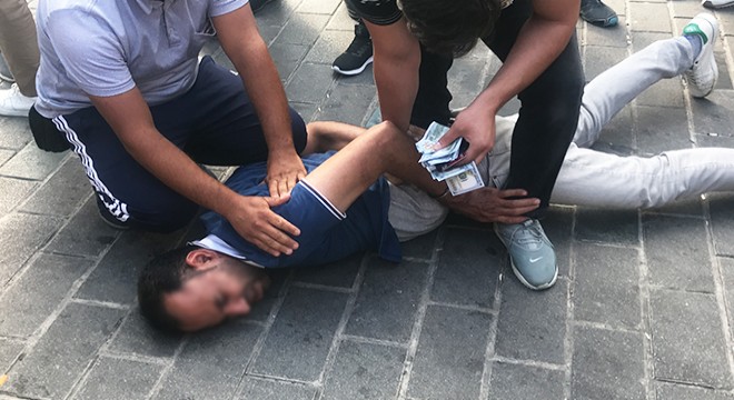 Taksim'de dolandırıcıya polis çelmesi