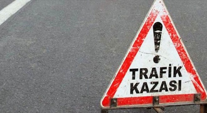 Taksiyle otomobil çarpıştı: 1 ölü, 2 yaralı