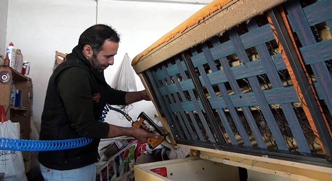 Tamir için bırakılan koltuktan 10 bin TL'lik altın çıktı