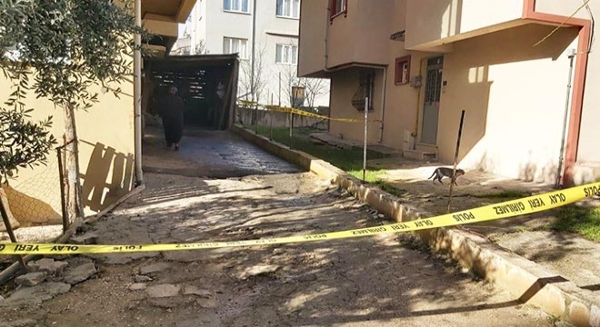 Tamir için çıktığı çatıdan düştü, hastanede öldü
