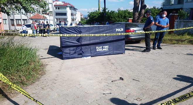 Tamir için girdiği kamyonun altında öldü
