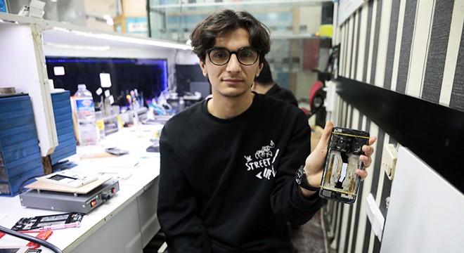 Tamirdeki telefonun patlama anı kamerada