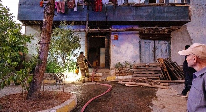 Tandırda başlayan yangın büyümeden söndürüldü