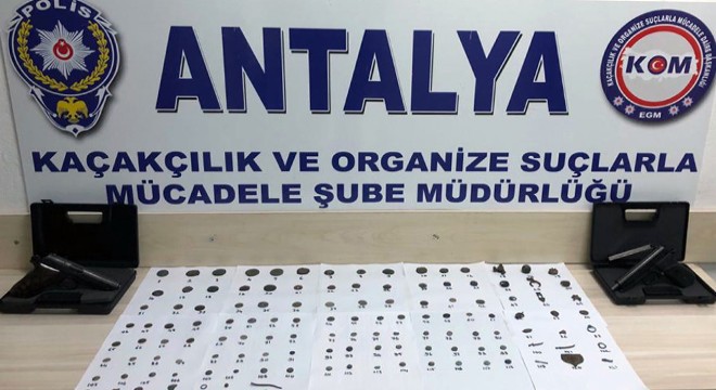 Tarihi eserleri yurt dışına çıkaramadan yakalandı