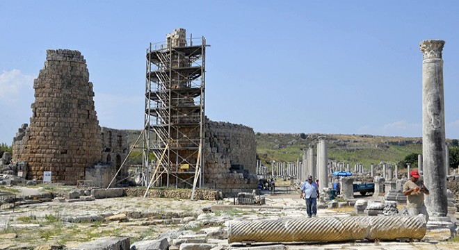 Tarihi kazılarda taşeron engeline Antalya formülü