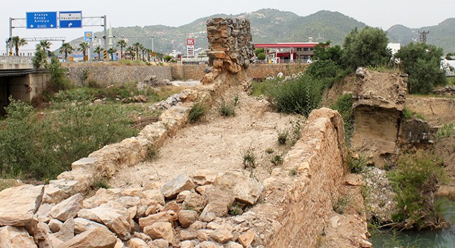 Tarihi köprü restore ediliyor