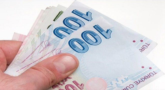 Tarihi medresenin duvarına yazı yazan gence para cezası
