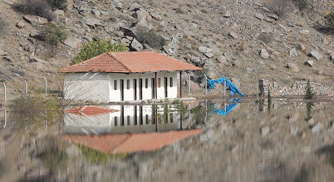 Tarihi hamam, baraj sularına gömüldü