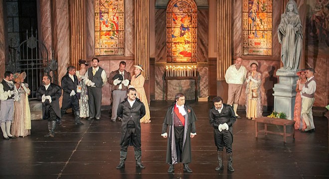 Tarihin kalbinde bir opera efsanesi; Tosca