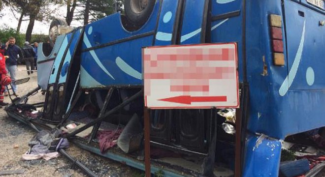 Tarım işçilerini taşıyan midibüs devrildi: 2 ölü, 25 yaralı