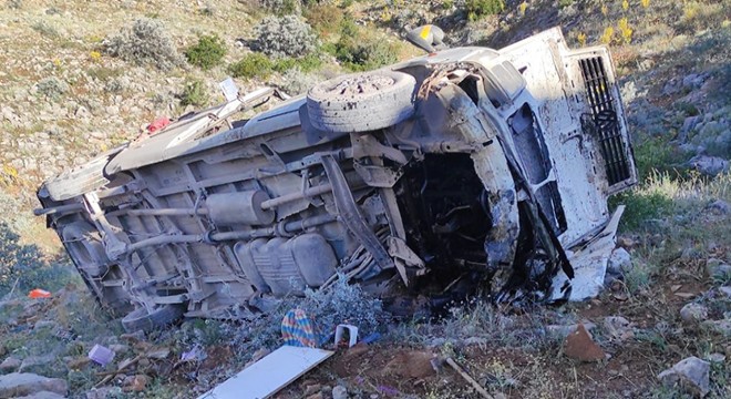 Tarım işçilerini taşıyan minibüs devrildi: 2 ölü, 17 yaralı