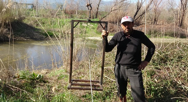 Tarlalarına kendi yaptıkları teleferikle ulaşabiliyorlar