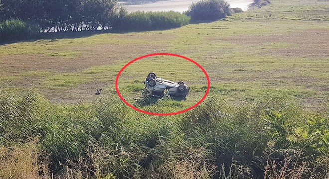 Tarlaya uçan otomobilin sürücüsü ağır yaralandı