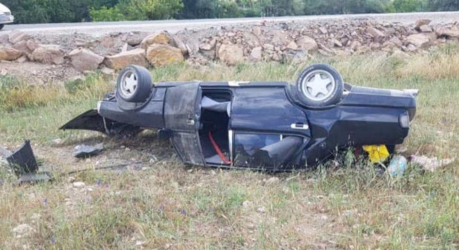 Tarlaya savrulan otomobilin sürücüsü yaralandı