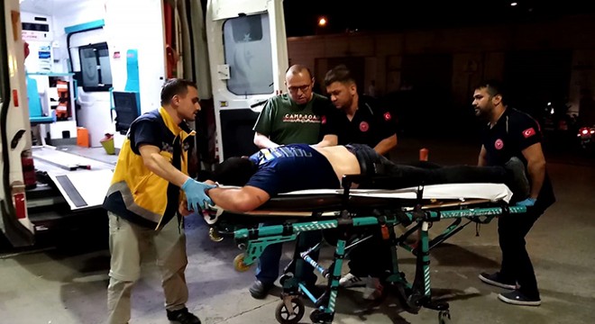Tartıştığı arkadaşı sırtından bıçakladı