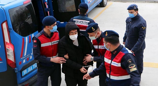 Tartıştığı eşinin üzerine benzin döküp, yaktı