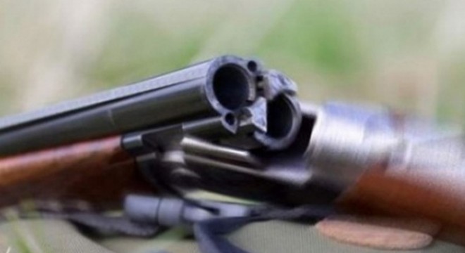 Tartıştığı kişiyi pompalı tüfekle sırtından vurdu