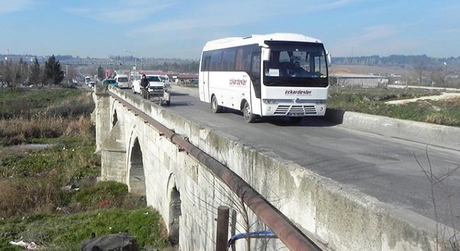 Taş Köprü, ağır tonajlı araçlara kapatıldı