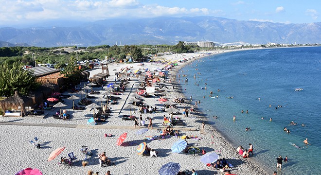 Taşdibi Plajı'na yoğun ilgi