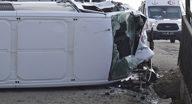 Tavşanlı'da trafik kazası: 3 yaralı