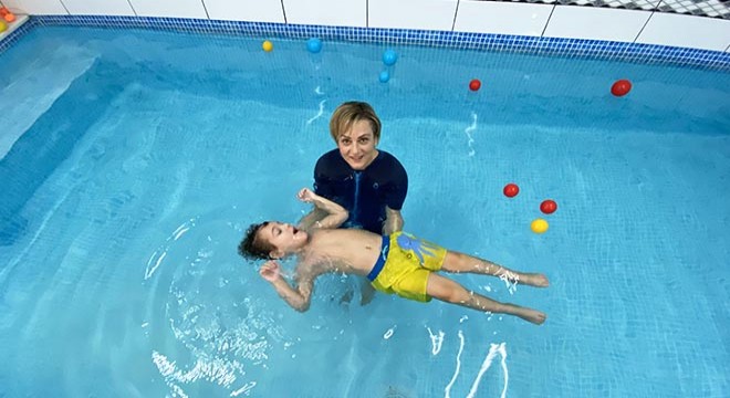 Tedavi olduğu 'su' ile iş kurup hastalara umut oluyor