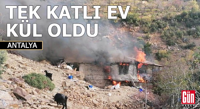 Tek katlı ev kül oldu