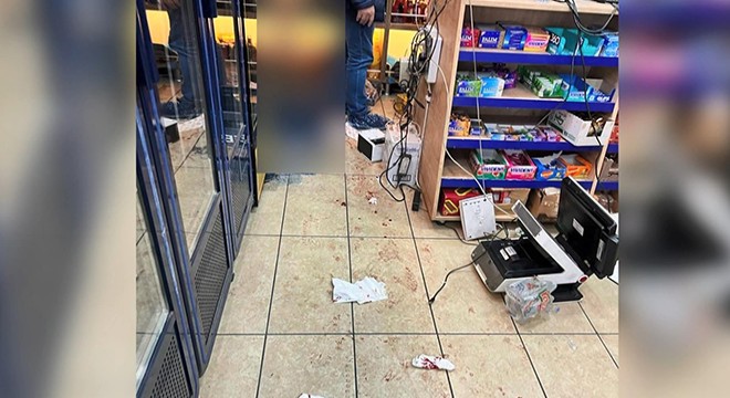 Tekel bayii sahibini bıçaklayarak ağır yaraladılar