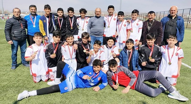 Tekeli Ortaokulu futbol takımı finalde