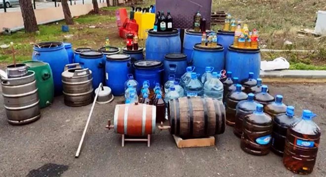 Tekirdağ'da 1.3 ton 'sahte içki' ele geçirildi; 3 gözaltı