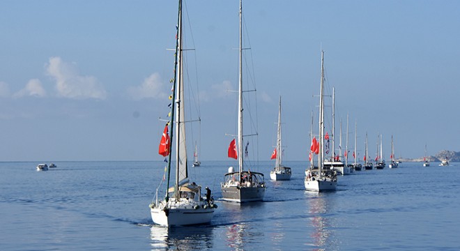 Tekne kortejiyle Cumhuriyet Bayramı coşkusu