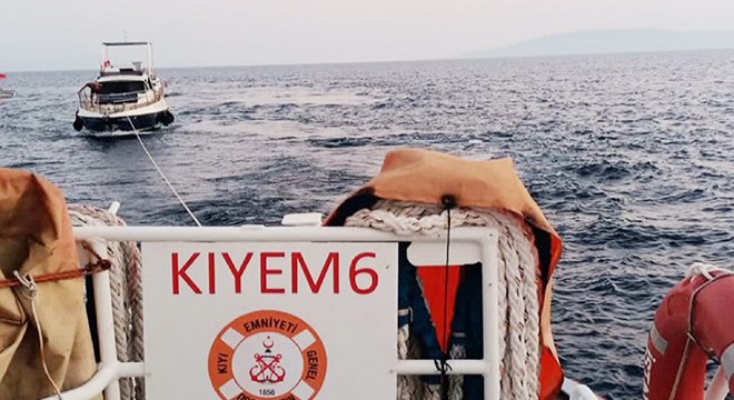 Teknede çıkan yangın büyümeden söndürüldü