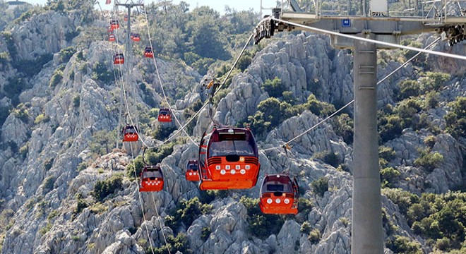 Teleferik kazasında yaralananlardan 3 kişinin tedavisi sürüyor