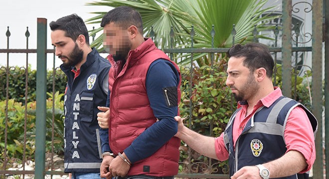 Telefonda dolandırmak istedi, polis yakaladı