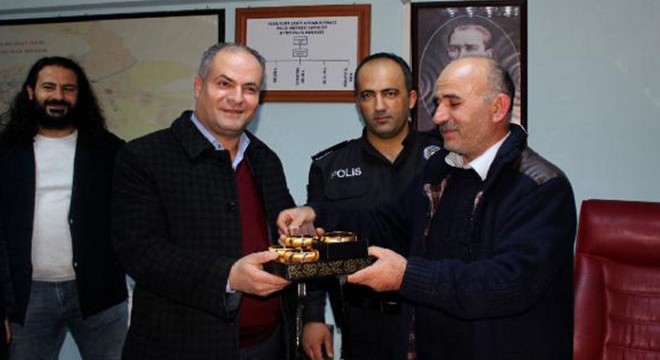 Temizlik işçisi altın dolu poşeti sahibine teslim etti