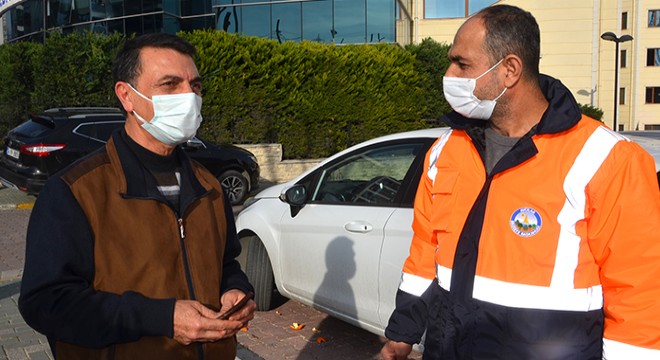 Temizlik işçisi bulduğu engelli aylığını sahibine teslim etti