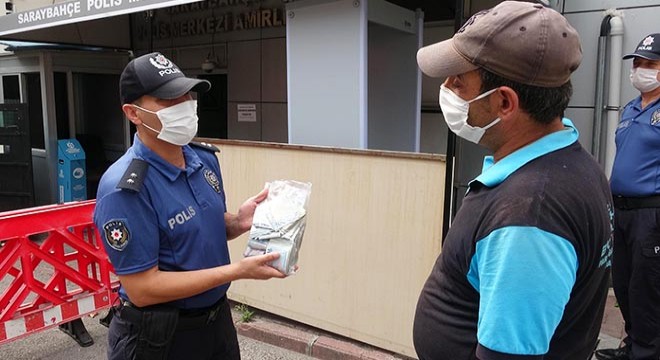 Temizlik işçisi bulduğu para dolu poşeti polise teslim etti