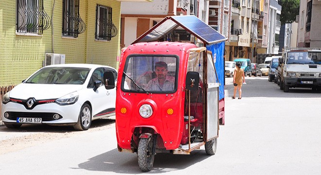 Temizlik işçisi, güneş enerjisi ile çalışan motosiklet tasarladı