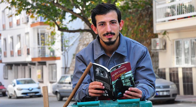 Temizlik işçisi unutamadığı aşkı için kitap yazdı